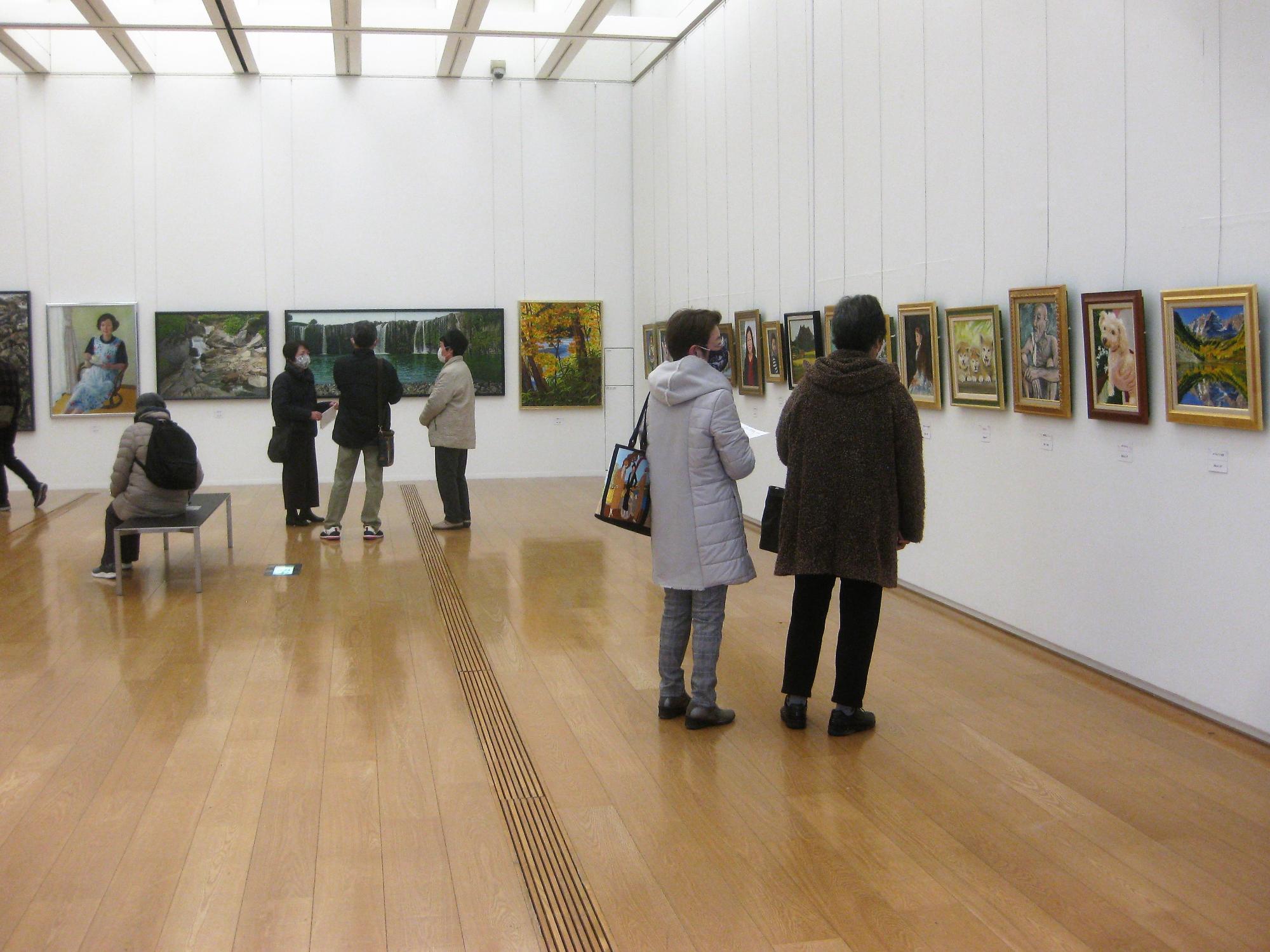 時津町油絵教室ときいろ会、ときえ会合同展の写真